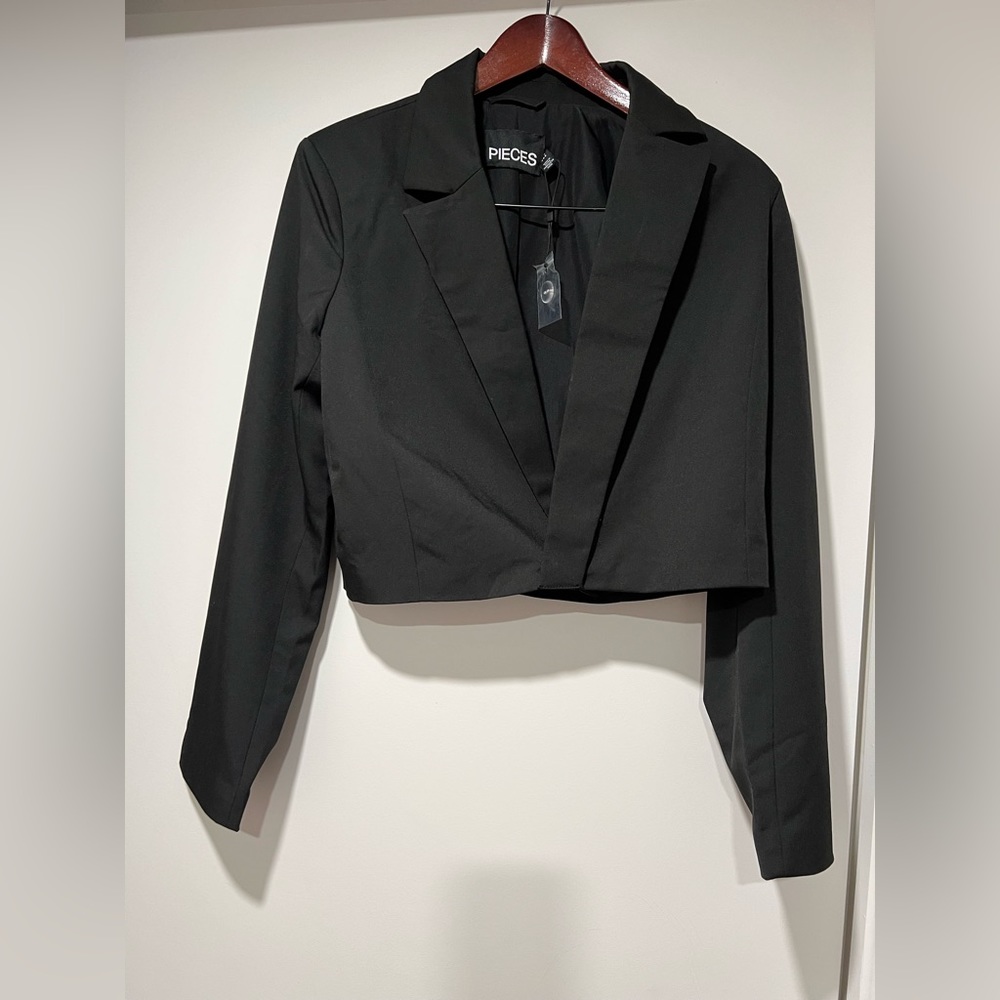 Pieces black crop blazer